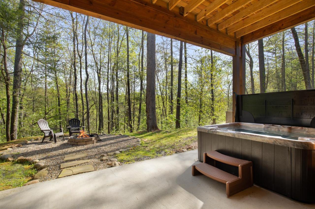 Poolin Around Villa Gatlinburg Exterior photo