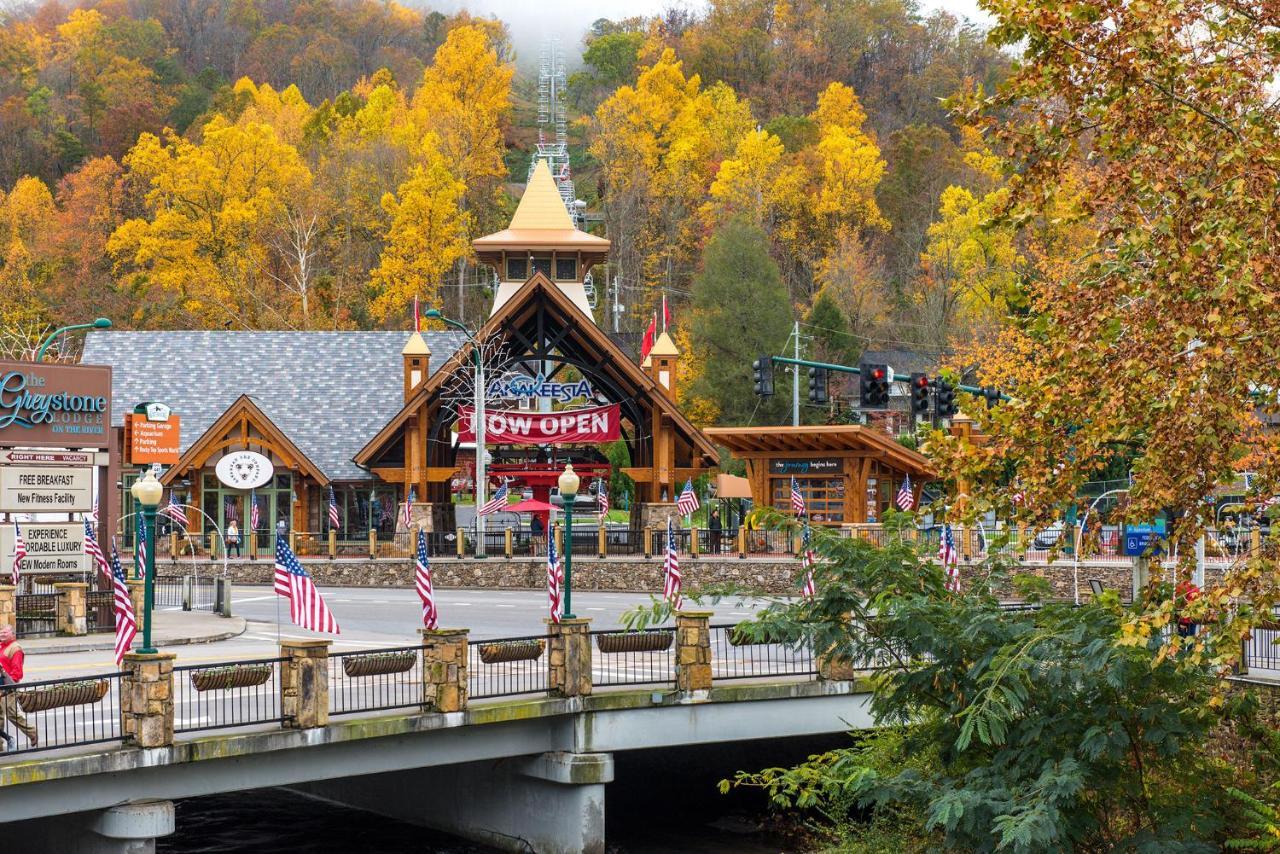 Poolin Around Villa Gatlinburg Exterior photo